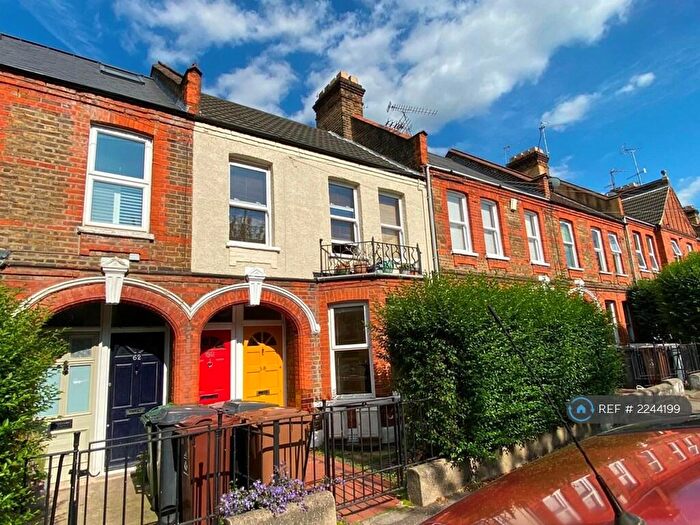 2 Bedroom Flat To Rent In Walthamstow, London, E17