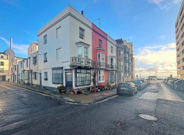 3 Bedroom End Terrace House For Sale In Western Street, Brighton, BN1