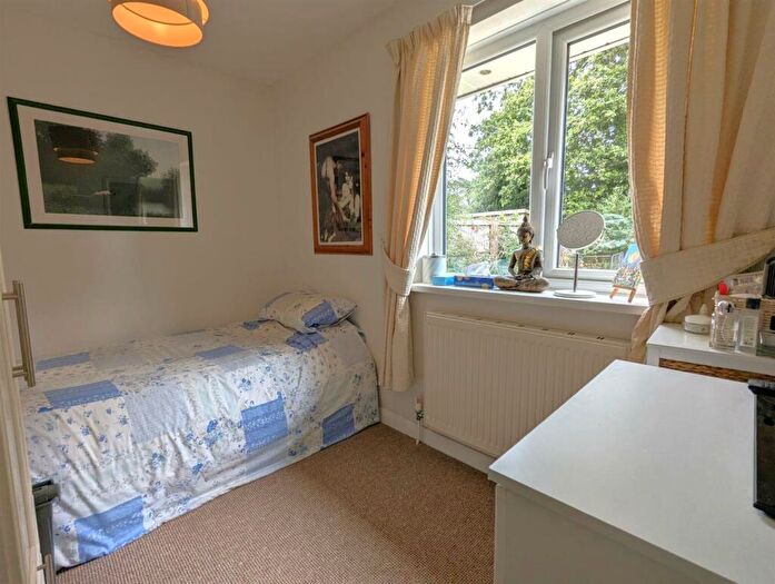 2 Bedroom Detached Bungalow For Sale In Pursley Close, Lake, PO36