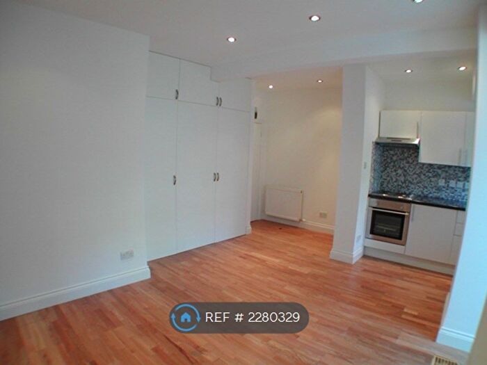 Studio To Rent In Barons Court Road, London, W14
