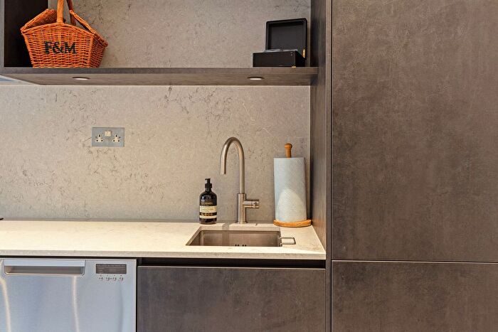 1 Bedroom Flat To Rent In Elizabeth Street, London, SW1W