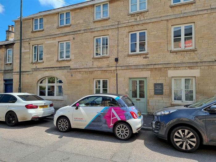 1 Bedroom Flat To Rent In Queen Street, Cirencester, GL7