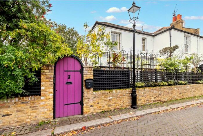3 Bedroom Semi-Detached House To Rent In Western Lane, London, SW12