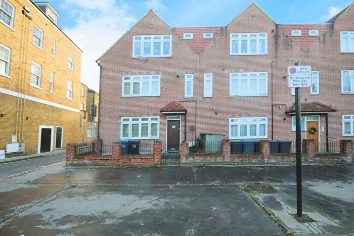 2 Bedroom Maisonette To Rent In Stanford Road, London, SW16