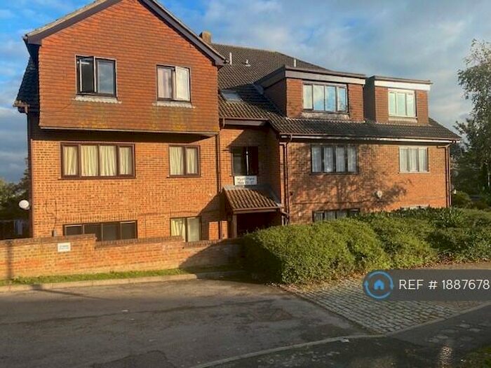 2 Bedroom Flat To Rent In Wyatt Place, Rochester, ME2