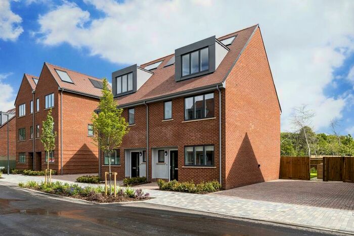 4 Bedroom Terraced House To Rent In Woking, GU21