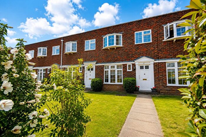 3 Bedroom Terraced House For Sale In Shaftesbury Crescent, Staines-Upon-Thames, TW18
