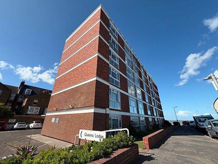 2 Bedroom Flat For Sale In Third Avenue, Cliftonville, CT9