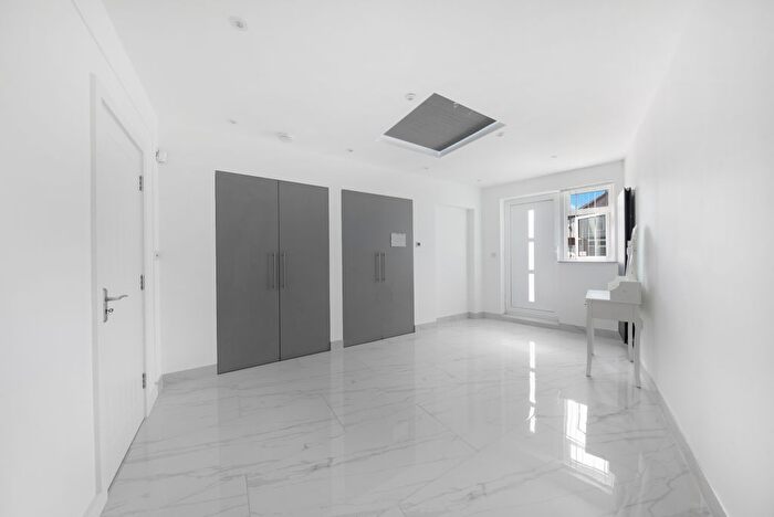 2 Bedroom Flat To Rent In Kenton Park Crescent, Kenton, HA3