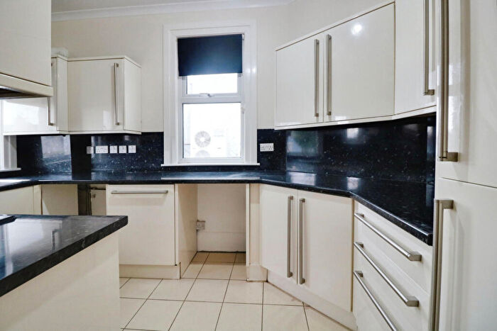 2 Bedroom Apartment To Rent In The Broadway, Thorpe Bay, SS1