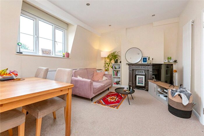 2 Bedroom Flat To Rent In Arlingford Road, London, SW2