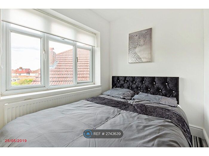 Studio To Rent In Broad Walk, Hounslow, TW5