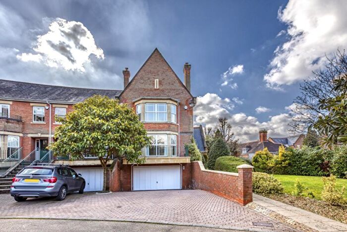 5 Bedroom Town House To Rent In St Anns Park, Virginia Water, GU25