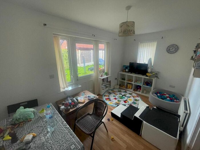 2 Bedroom Semi-Detached House To Rent In Great Lake Close, Levenshulme, Manchester, M12