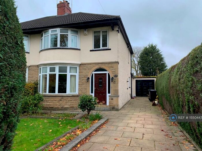 3 Bedroom Semi-Detached House To Rent In King Lane, Leeds, LS17