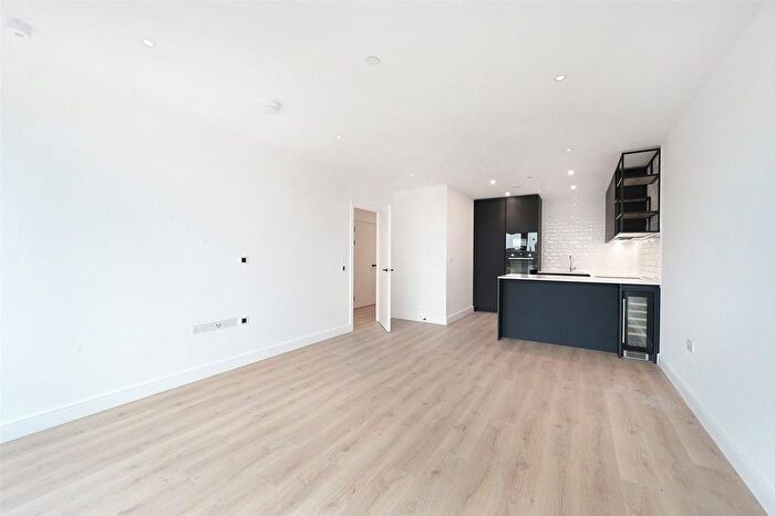 2 Bedroom Flat To Rent In Beresford Avenue, Wembley, HA0