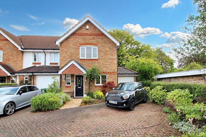 3 Bedroom End Terrace House For Sale In Turnpike End, Aylesbury, HP21