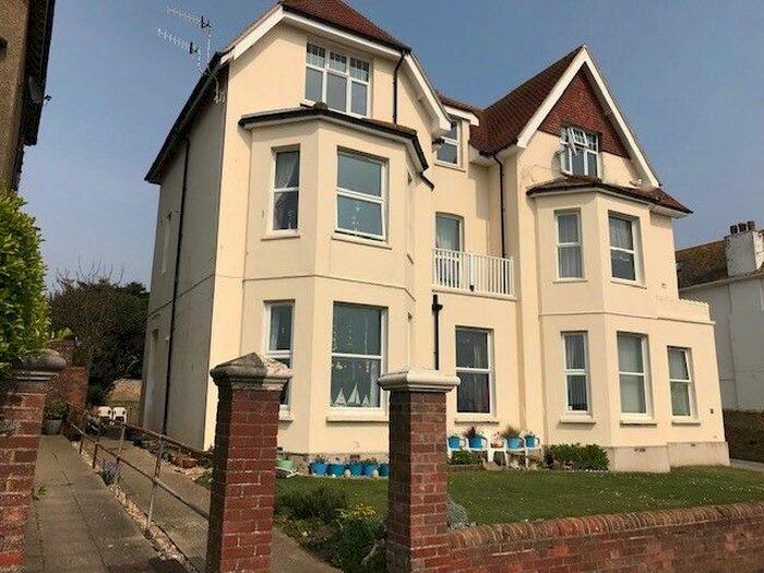 2 Bedroom Flat To Rent In - Claremont Road, Seaford, BN25