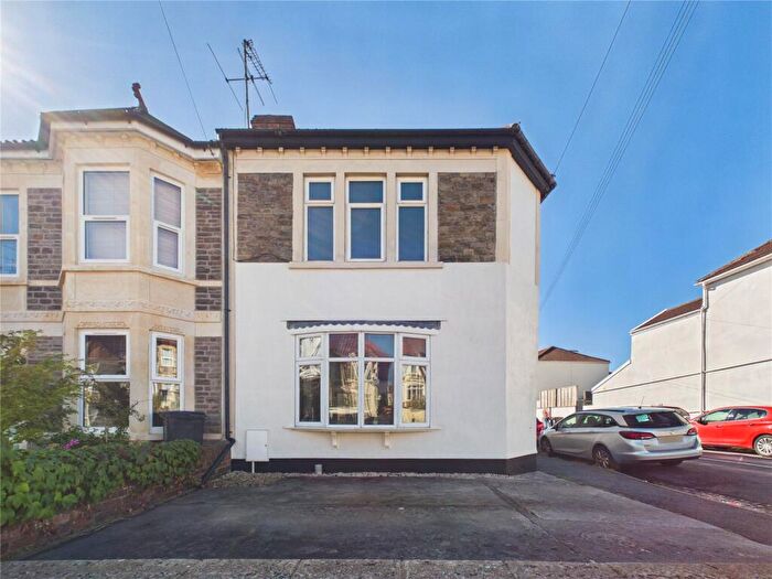 3 Bedroom End Of Terrace House For Sale In Montrose Park, Bristol, BS4