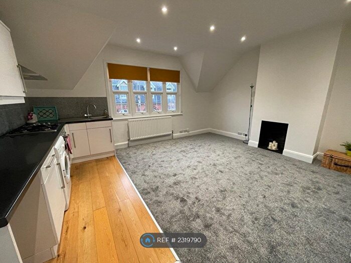 1 Bedroom Flat To Rent In Bush Hill Park, Enfield, EN1