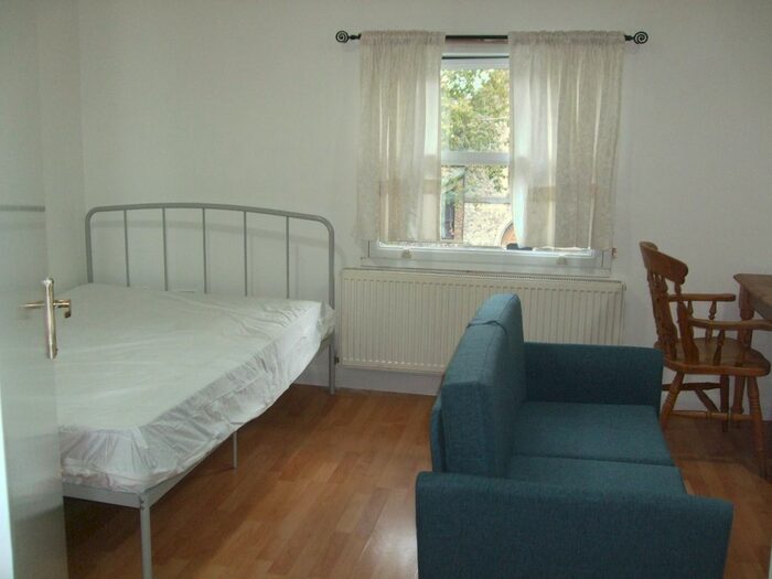 Studio To Rent In New Cross Road, London, SE14