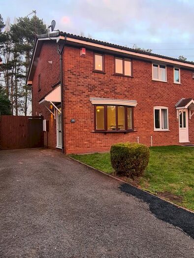 2 Bedroom Semi-Detached House To Rent In Raddlebarn Farm Drive, Birmingham B29