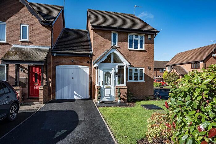 3 Bedroom Link Detached House For Sale In Hazeltree Grove, Dorridge, Solihull, B93