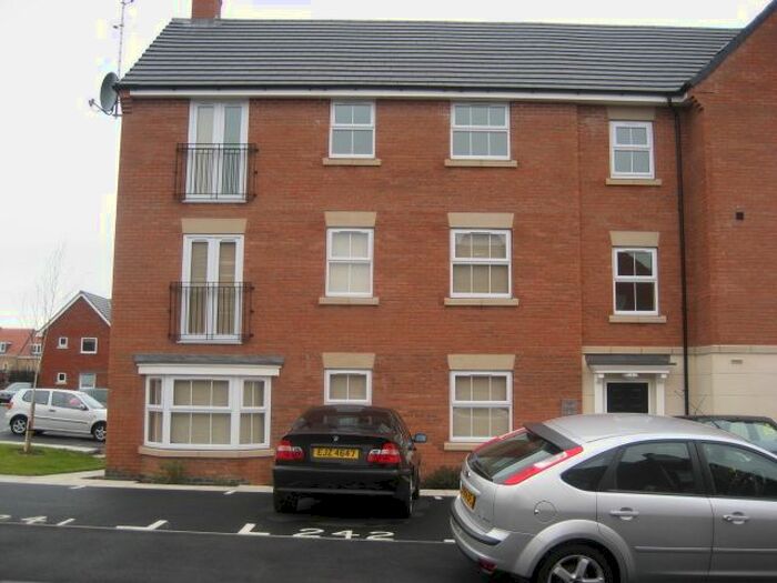 2 Bedroom Flat To Rent In Padside Close, Hamilton, Leicester, LE5