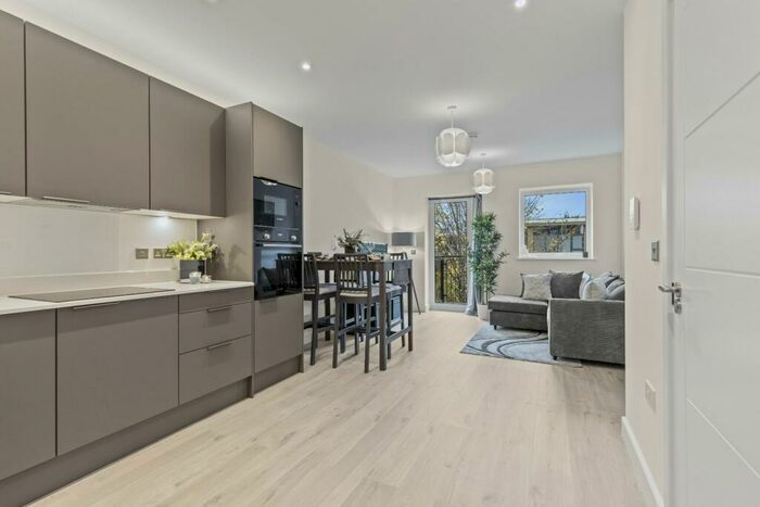 1 Bedroom Flat To Rent In Clivemont Road, Maidenhead, SL6