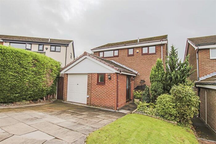 4 Bedroom Detached House To Rent In Chatburn Close, Rossendale, BB4