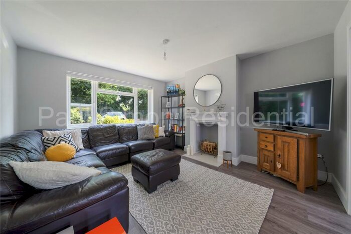 3 Bedroom Semi-Detached House For Sale In Stratton Avenue, Enfield, Middlesex, EN2