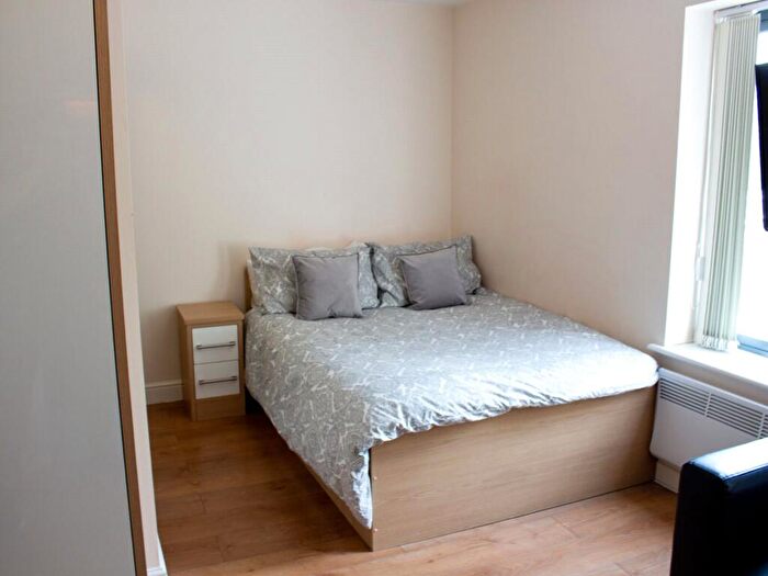 Apartment To Rent In Apt, Lofthouse Residence #, LS2
