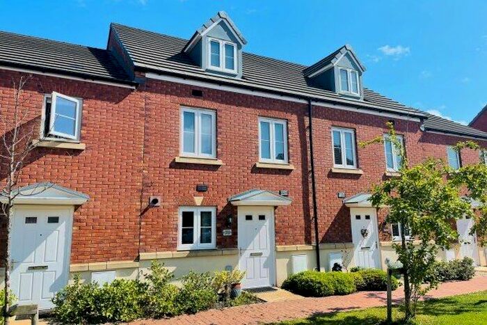 3 Bedroom Property To Rent In Stryd Bennett, Llanelli, SA15