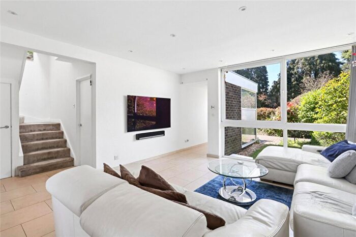 4 Bedroom Terraced House To Rent In Brackley, Weybridge, Surrey, KT13