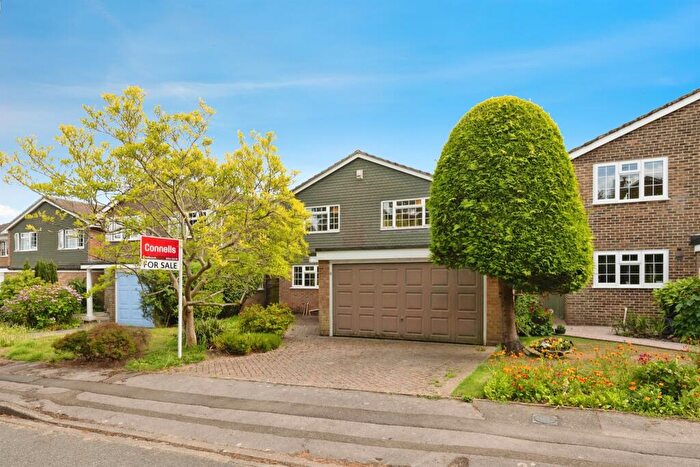 4 Bedroom Detached House For Sale In Harwoods Close, East Grinstead, RH19