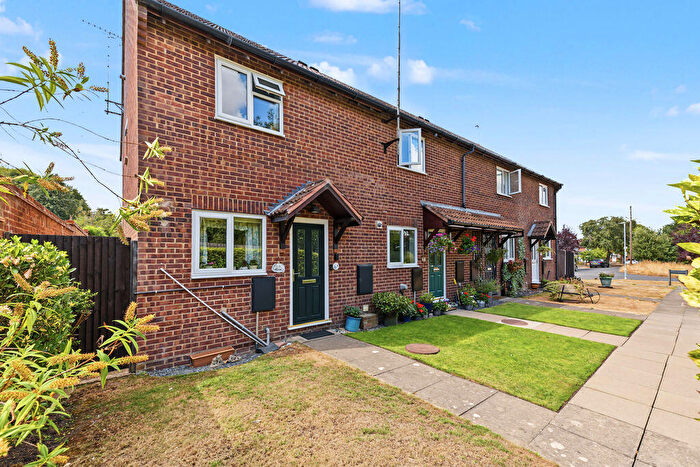 2 Bedroom End Of Terrace House For Sale In Oak View, Hemel Hempstead, HP3