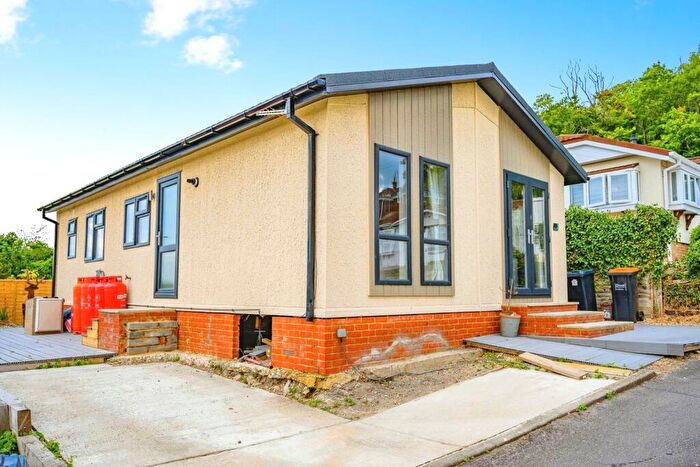 2 Bedroom Detached House For Sale In Brookfield Park, Castle Hill Road, Totternhoe, Dunstable, LU6