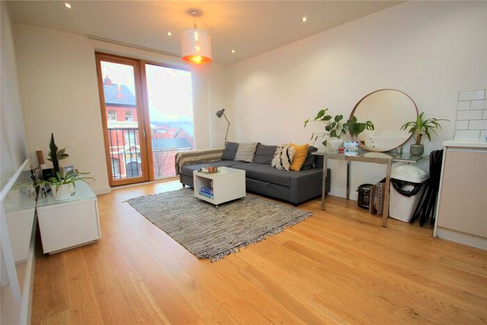 1 Bedroom Flat To Rent In Chapel Street, Salford, M3