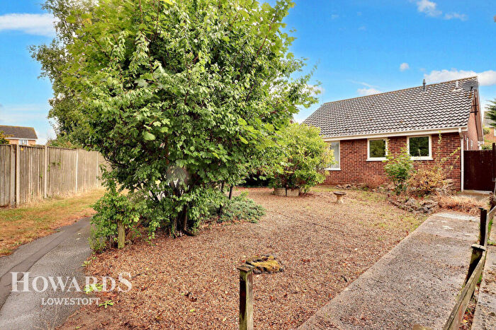 2 Bedroom Detached Bungalow For Sale In Marbella Green, Carlton Colville, NR33
