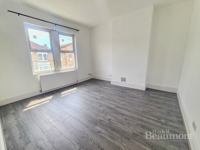 2 Bedroom Flat To Rent In Ringstead Road, London, SE6
