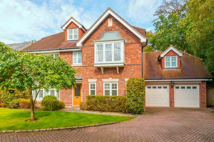 6 Bedroom Detached House To Rent In Camberley, Surrey, GU15
