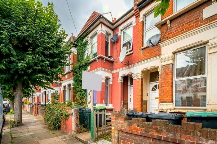 2 Bedroom Flat For Sale In Elmhurst Road, London, N17