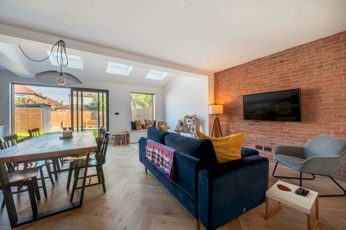 5 Bedroom Semi-Detached House To Rent In Sherrick Green Road, Willesden Green, London, NW10