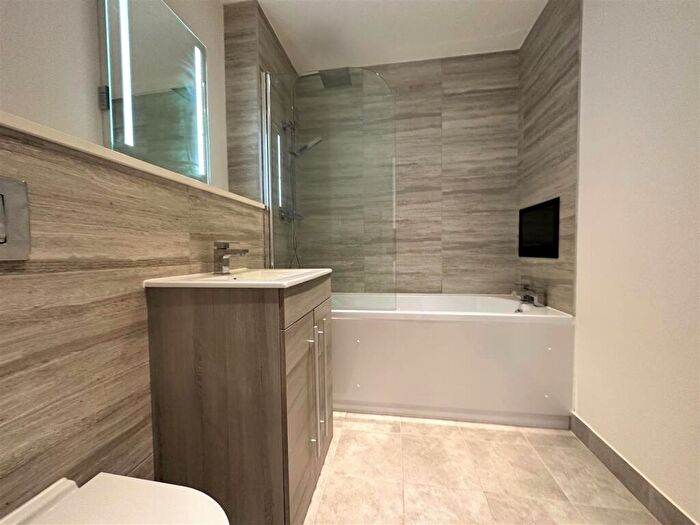 1 Bedroom Apartment To Rent In Hopewood Park, Deepdene Avenue, Dorking, RH5