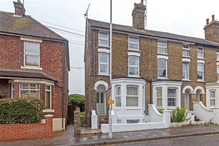 1 Bedroom Apartment To Rent In Park Road, Sittingbourne, Kent, ME10