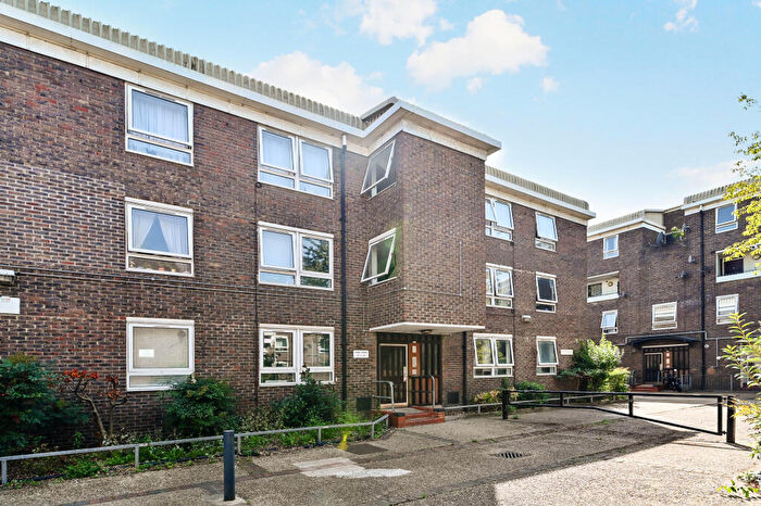 3 Bedroom Flat For Sale In Nairn Street London, E14