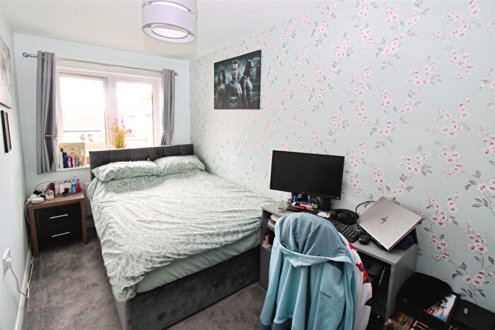 2 Bedroom End Of Terrace House For Sale In Twickenham Close, Hull, HU8
