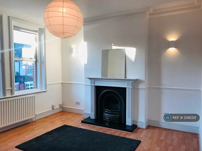 2 Bedroom Flat To Rent In Camberwell, London, SE5