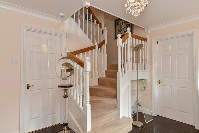 4 Bedroom Detached House For Sale In Grovewood Place, Woodford Green, Essex, IG8