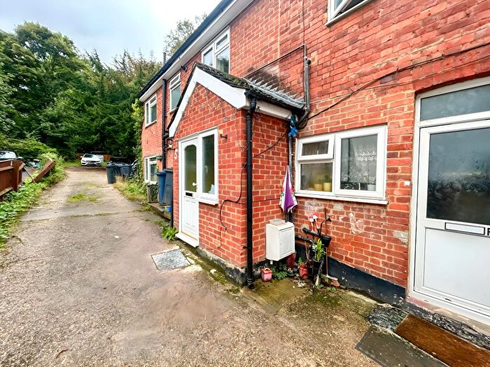 2 Bedroom Flat To Rent In West Wycombe Road, High Wycombe, HP12